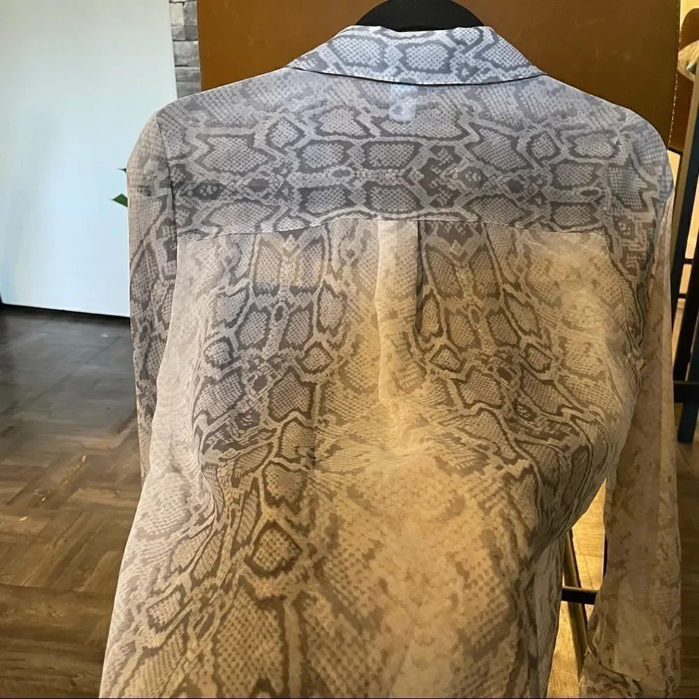 old navy snake print semisheer button up blouse - Picture 11 of 11